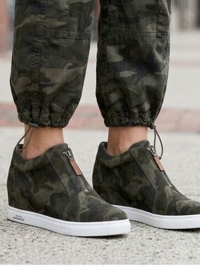 Blondo Y2K 80s Hip Hop Glenda Wedge Sneakers Camo Waterproof Leather Size 9